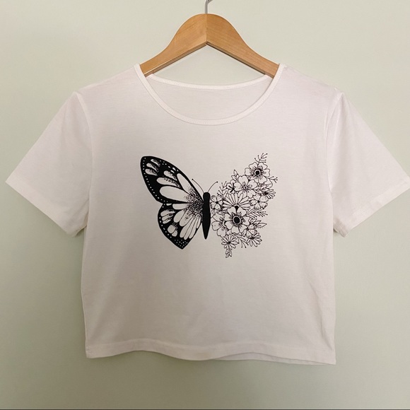 3 for 25 ✨/Cropped butterfly shirt - Picture 1 of 3